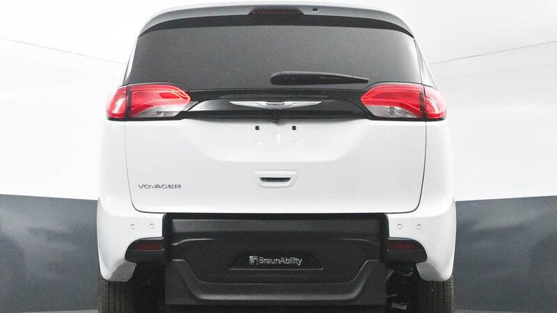 2025 Chrysler Voyager LX