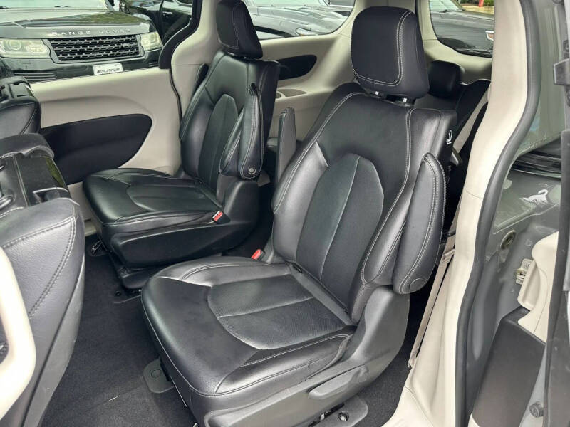 2022 Chrysler Pacifica Hybrid Touring L