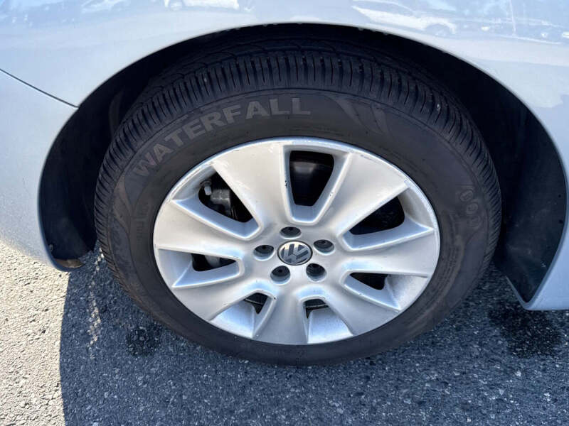 2010 Volkswagen New Beetle