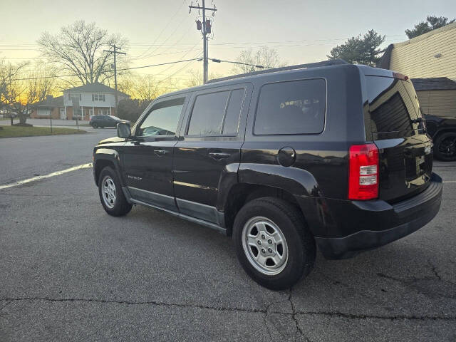 2011 Jeep Patriot for sale at QUEENSGATE AUTO SALES in York, PA