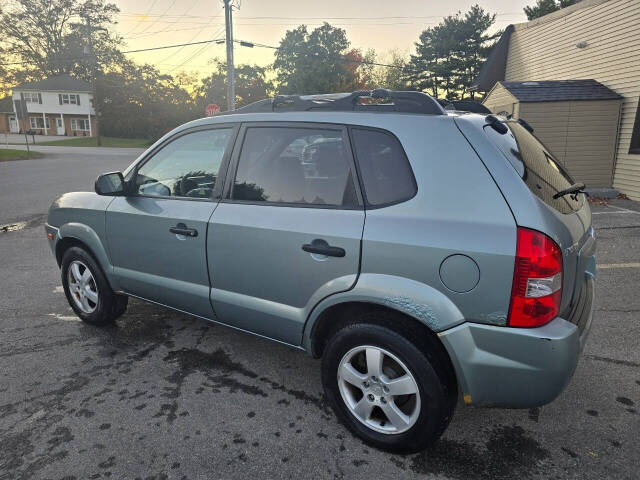 2005 Hyundai TUCSON for sale at QUEENSGATE AUTO SALES in York, PA