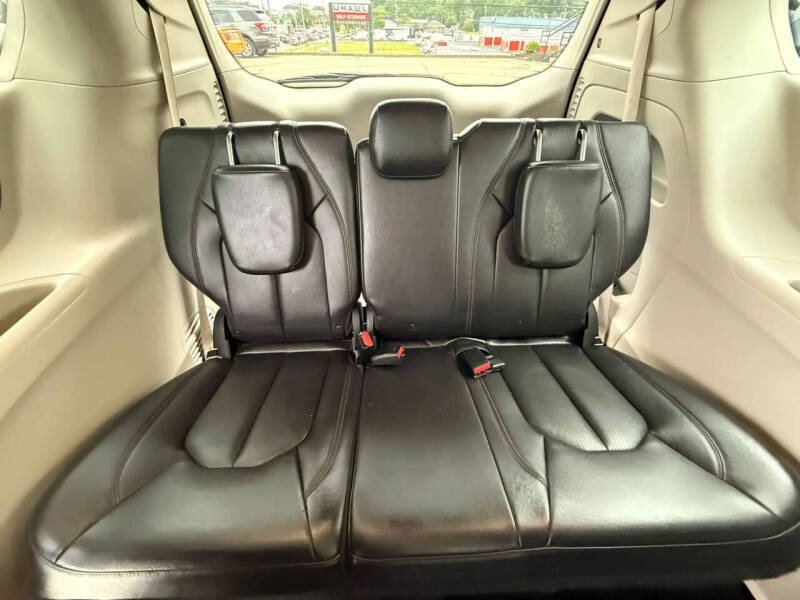 2017 Chrysler Pacifica Touring-L Plus