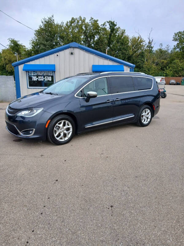 2020 Chrysler Pacifica Limited's photo