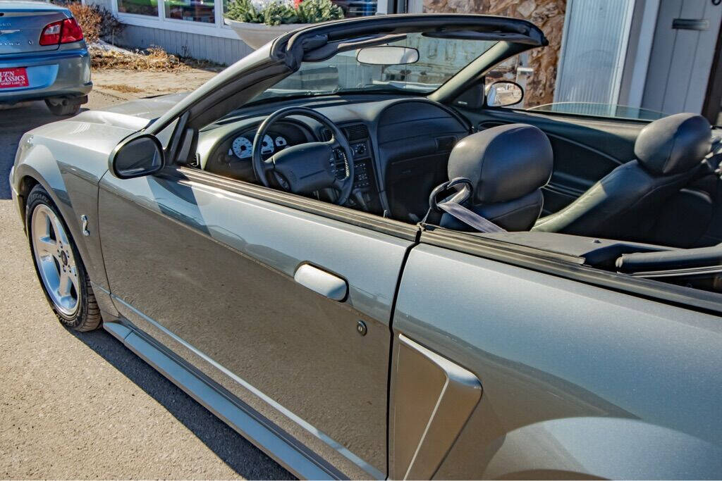 2001 Ford Mustang SVT Cobra 14