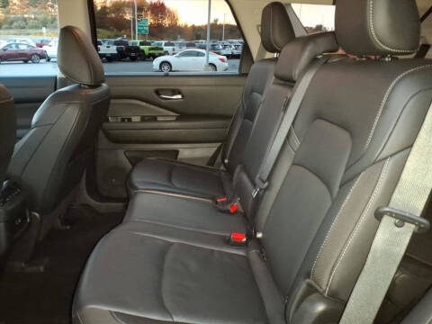 2022 Nissan Pathfinder SL