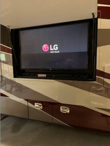 2017 Tiffin Phaeton 40AH