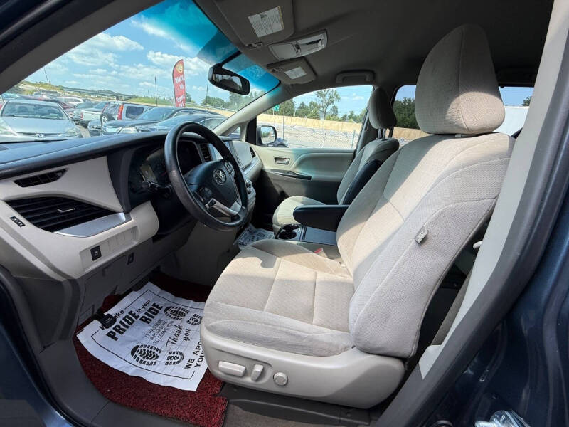 2015 Toyota Sienna LE 8-Passenger