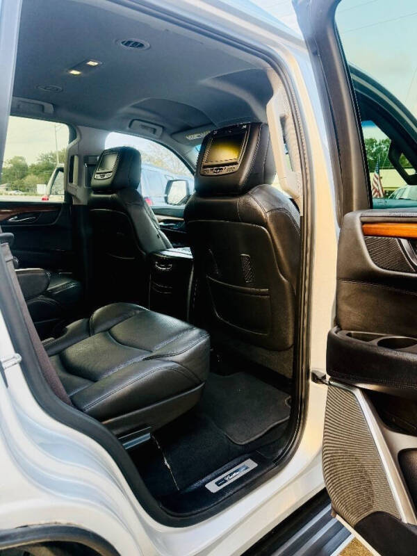 2017 Cadillac Escalade Standard