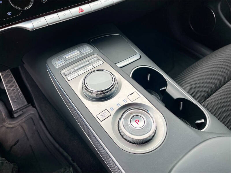 2025 Genesis GV70 2.5T Standard