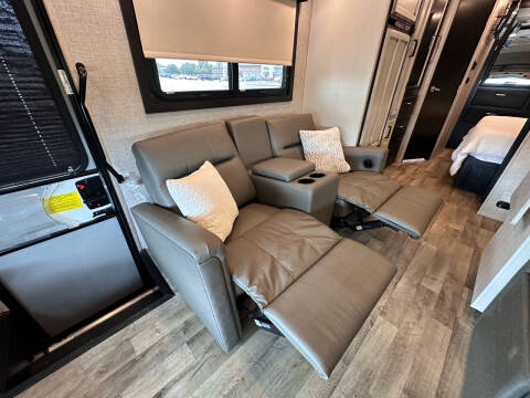 2022 Jayco Grayhawk 27, King Bed  Sleeps 6 , Gas Engine