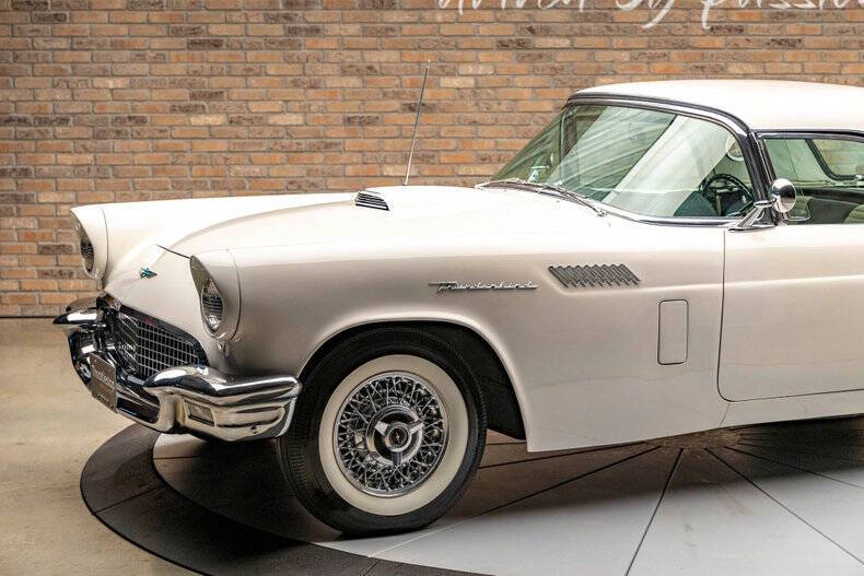 1957 Ford Thunderbird