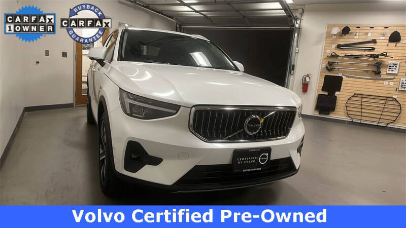 2025 Volvo XC40 B5 Plus Bright Theme