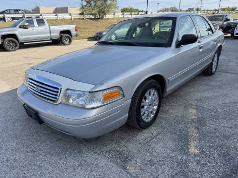 2007 Ford Crown Victoria for sale at AUTOSAVIN in Villa Park IL