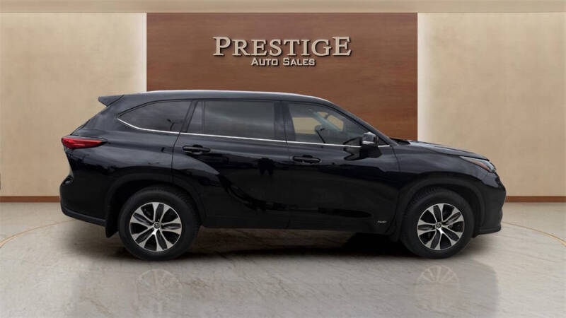 2022 Toyota Highlander Hybrid XLE