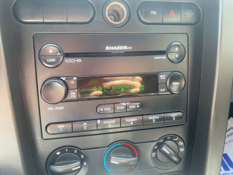 2005 Ford Mustang V6 Deluxe
