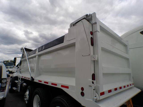 2015 Freightliner 108 SD
