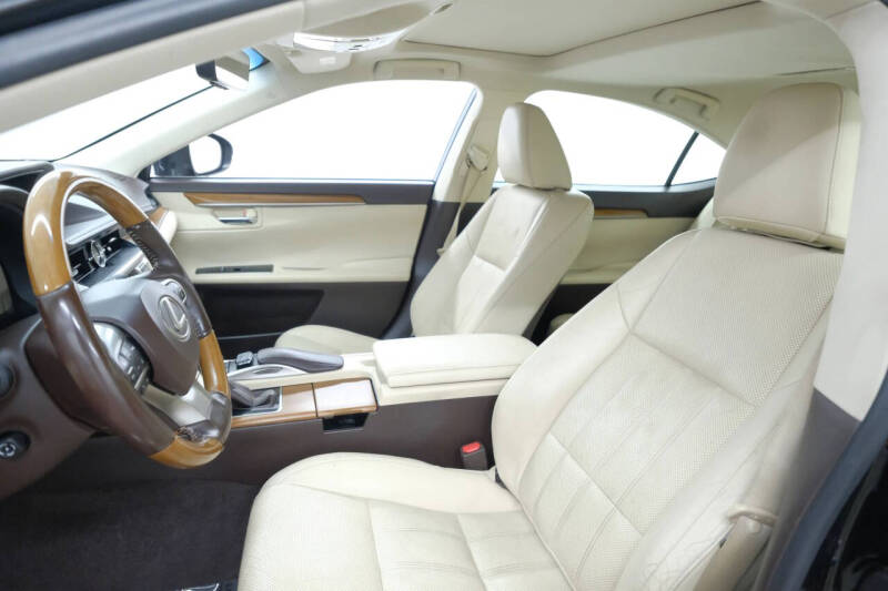 2017 Lexus ES 300h