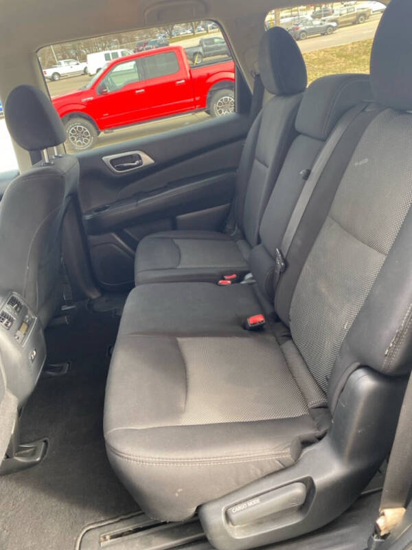 2020 Nissan Pathfinder SV