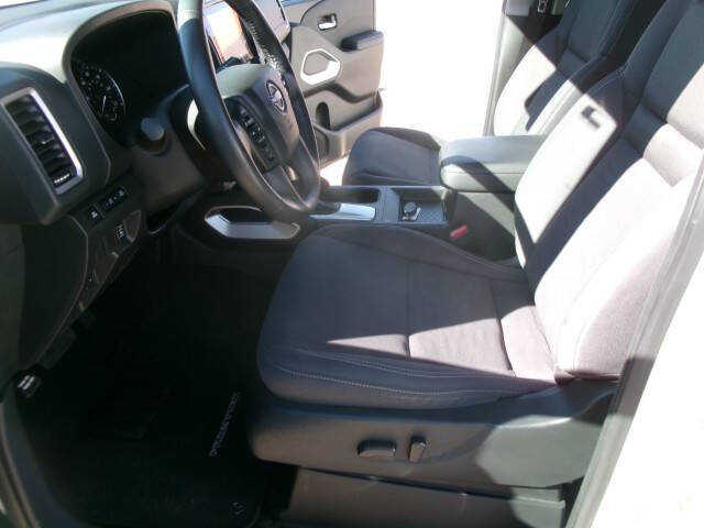 2024 Nissan Frontier SV