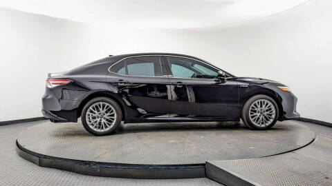 2020 Toyota Camry Hybrid XLE