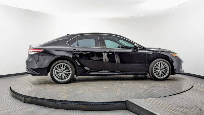 2020 Toyota Camry Hybrid XLE