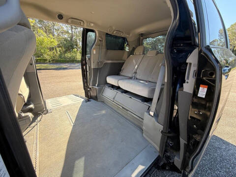 2016 Toyota Sienna LE Mobility 7-Passenger