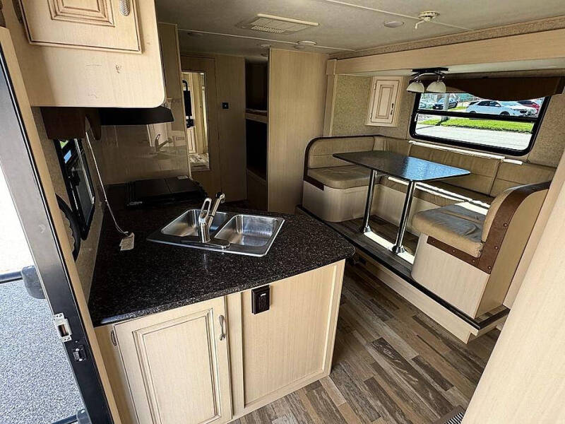 2016 Winnebago Minnie