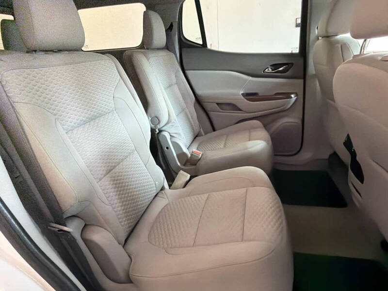 2017 GMC Acadia SLE-2