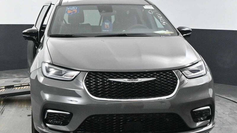 2025 Chrysler Pacifica Select