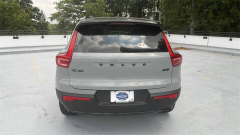 2026 Volvo XC40 B5 Ultra Black Edition