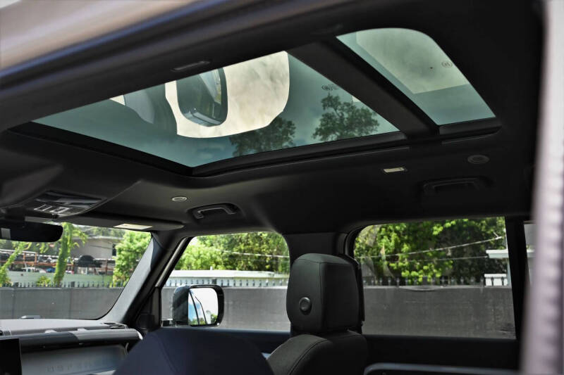 2025 Land Rover Defender 110 P300 S