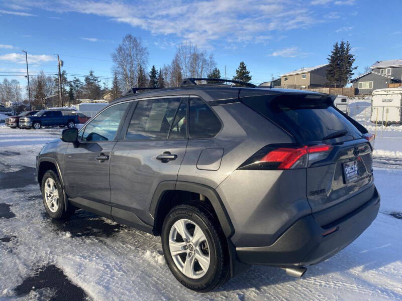 2021 Toyota RAV4 XLE photo 7