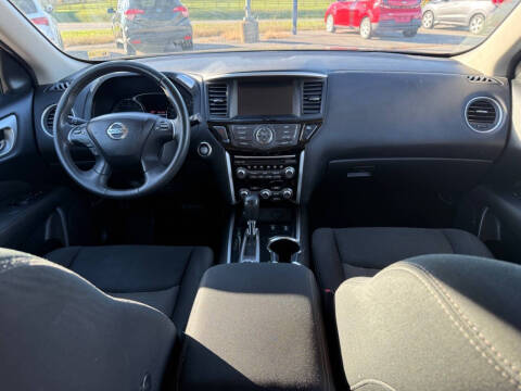 2017 Nissan Pathfinder SV