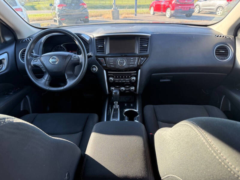 2017 Nissan Pathfinder SV