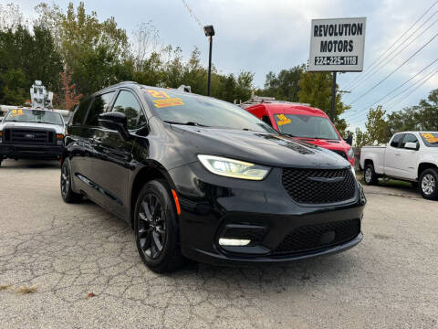 2021 Chrysler Pacifica for sale at REVOLUTION MOTORS LLC in Waukegan IL