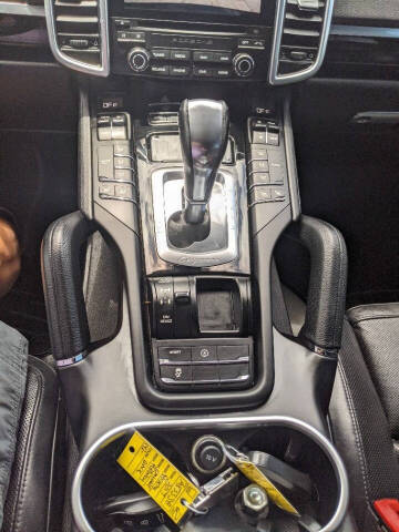 2017 Porsche Cayenne Platinum Edition