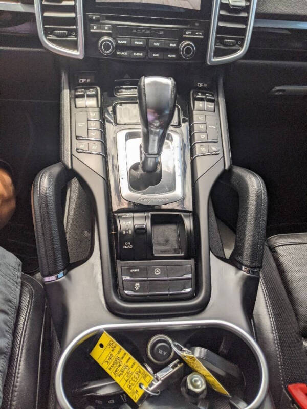 2017 Porsche Cayenne Platinum Edition