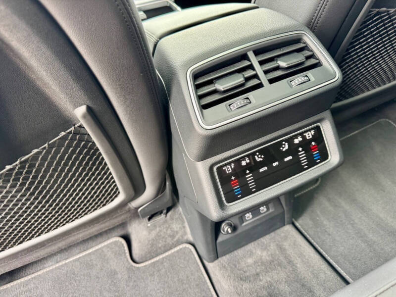 2021 Audi e-tron quattro Premium