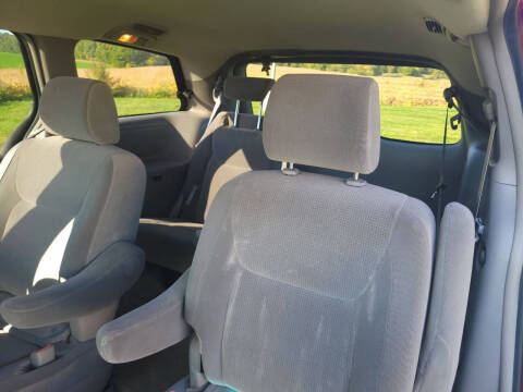 2005 Toyota Sienna LE 7 Passenger