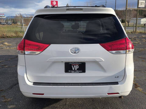2012 Toyota Sienna LE 8-Passenger