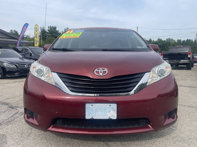 2011 Toyota Sienna LE 7-Passenger