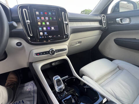 2023 Volvo XC40 B4 Ultimate Dark Theme