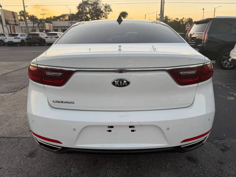 2018 Kia Cadenza Technology