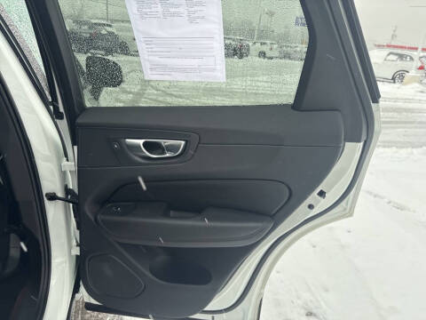 2024 Volvo XC60 B5 Plus Dark Theme