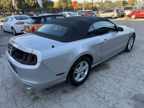 2014 Ford Mustang V6