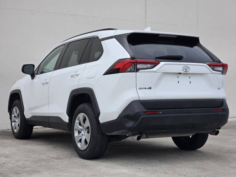 2020 Toyota RAV4 LE