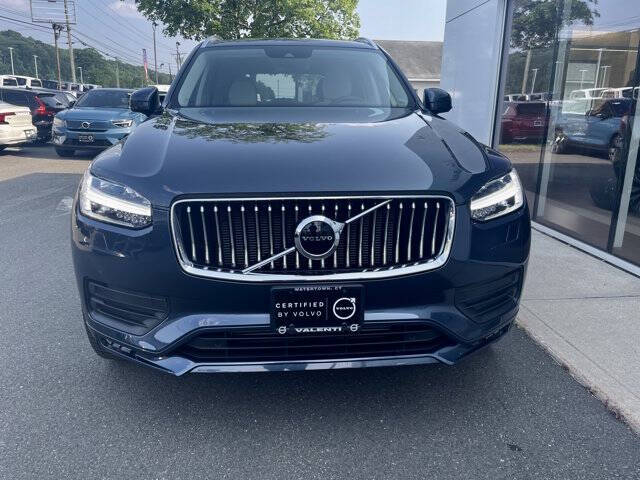 2022 Volvo XC90 T6 Momentum 6-Passenger