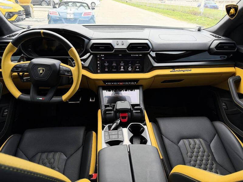 2025 Lamborghini Urus SE