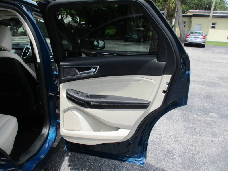 2020 Ford Edge Titanium
