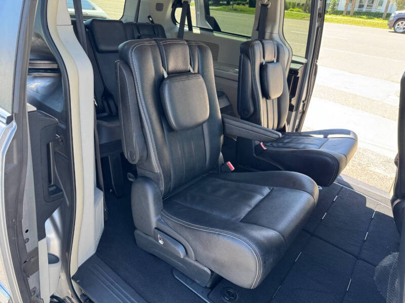 2016 Chrysler Town and Country Touring